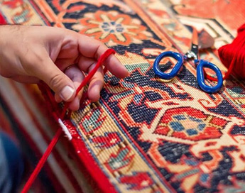 خدمات تخصصی و حرفه ای رفوی فرش در قالیشویی اقدسیه 